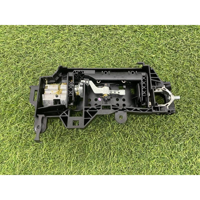 Кронштейн ручки двери (кузов и элементы) AUDI A4 B9 2017 2.0L 8W0837812A