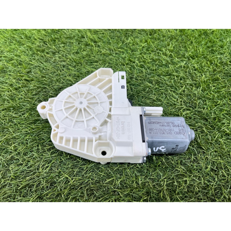 Мотор стеклоподъемника (электрика) Audi Q5 8R 2012 3.2 CALB 8K0959811A