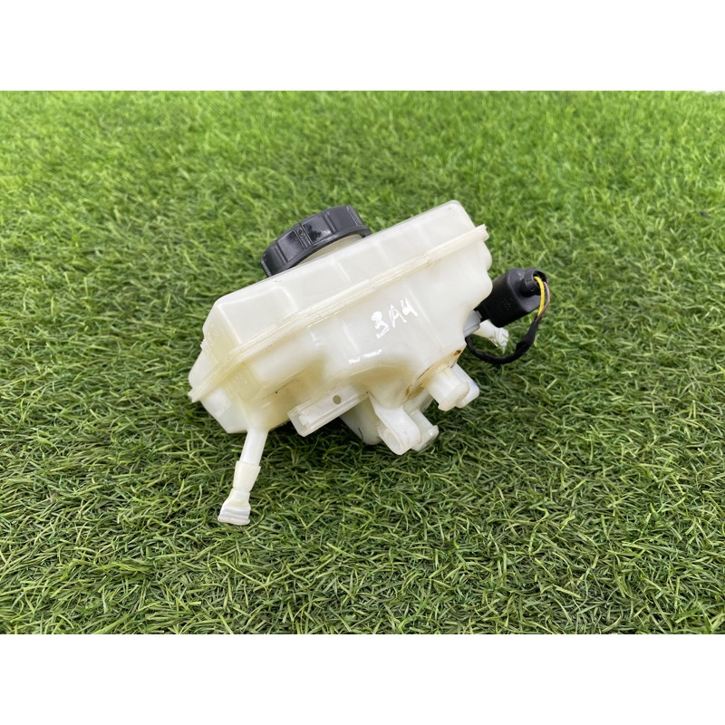 Бачок тормозной жидкости (тормозная система) AUDI A4 B9 2017 2.0L 8W0611301