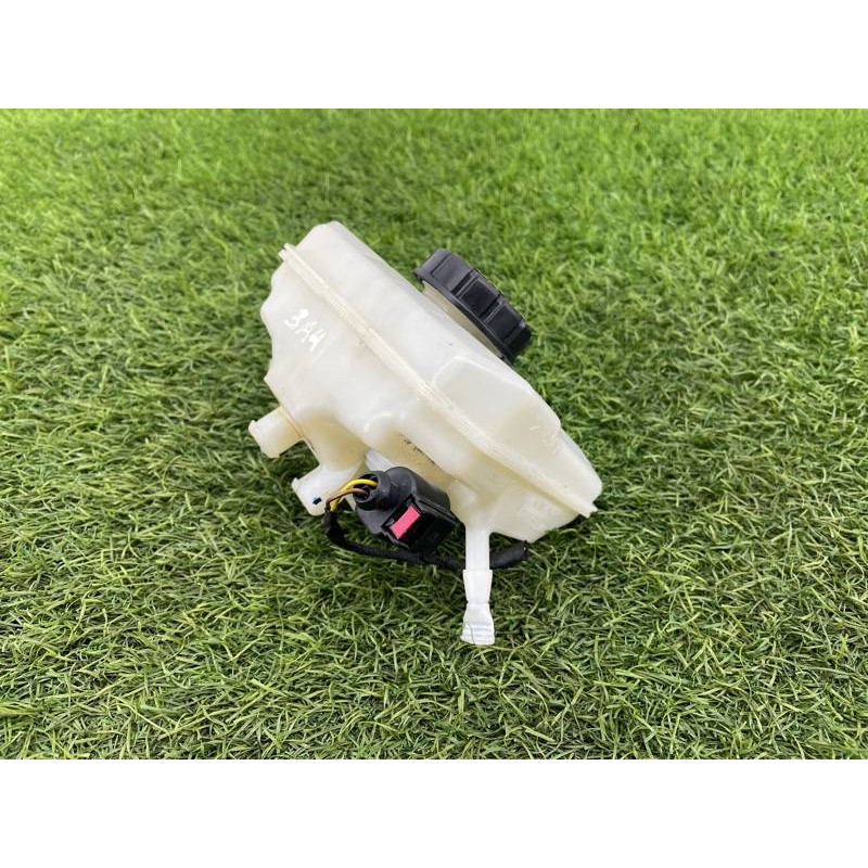 Бачок тормозной жидкости (тормозная система) AUDI A4 B9 2017 2.0L 8W0611301