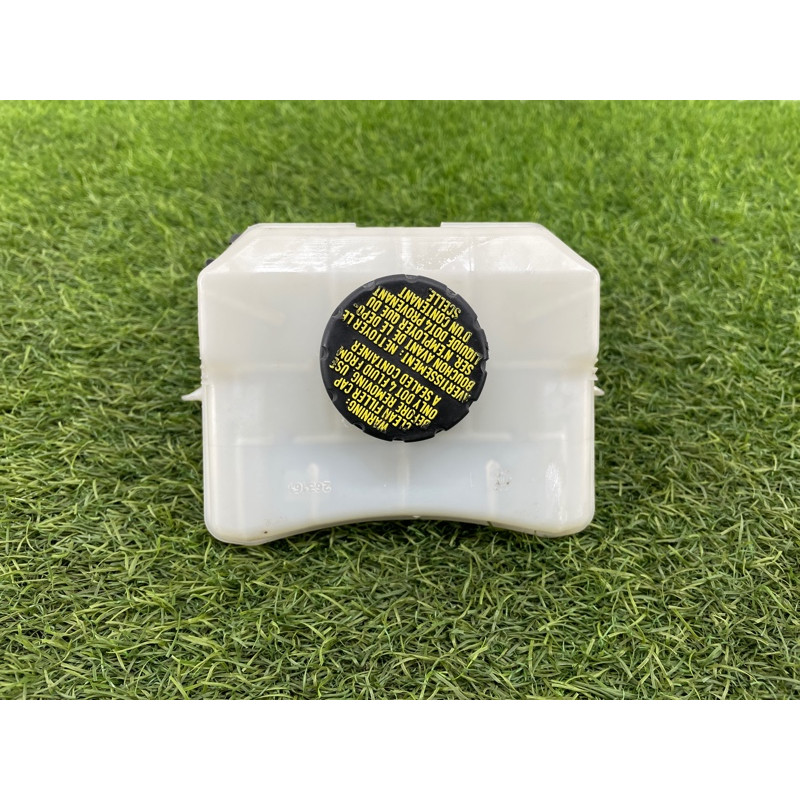 Бачок тормозной жидкости (тормозная система) AUDI A4 B9 2017 2.0L 8W0611301