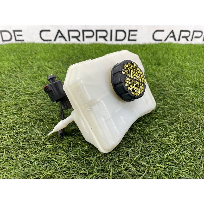 Бачок тормозной жидкости (тормозная система) AUDI A4 B9 2017 2.0L 8W0611301