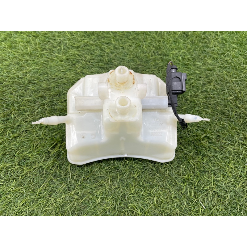 Бачок тормозной жидкости (тормозная система) AUDI A4 B9 2017 2.0L 8W0611301