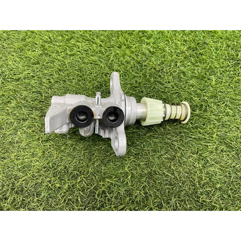 Главный тормозной цилиндр (тормозная система) AUDI A4 B9 2017 2.0L 8W0611021