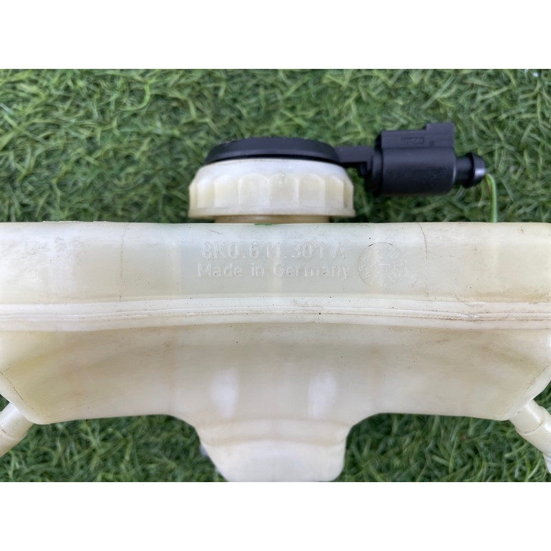 Бачок тормозной жидкости (тормозная система) Audi Q5 8R 2012 3.2 CALB 8K0611301A