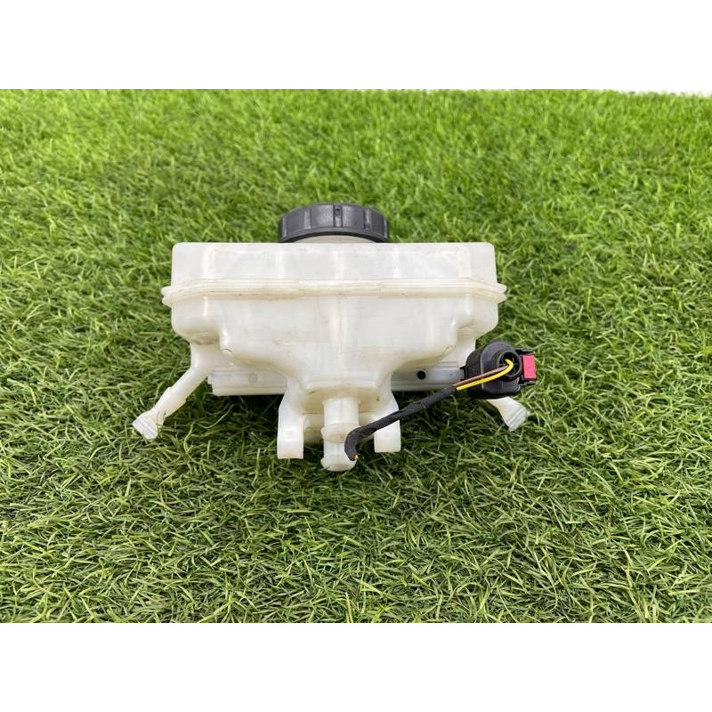 Бачок гальмівної рідини (гальмівна система) Audi A5 F5 2019 2.0 TFSI 8W0611301