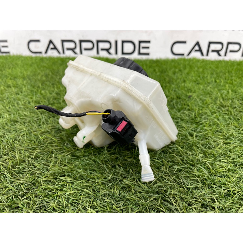 Бачок гальмівної рідини (гальмівна система) Audi A5 F5 2019 2.0 TFSI 8W0611301