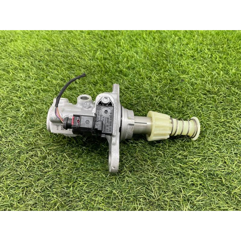 Головний гальмівний циліндр (гальмівна система) Audi A5 F5 2019 2.0 TFSI 8W0611021