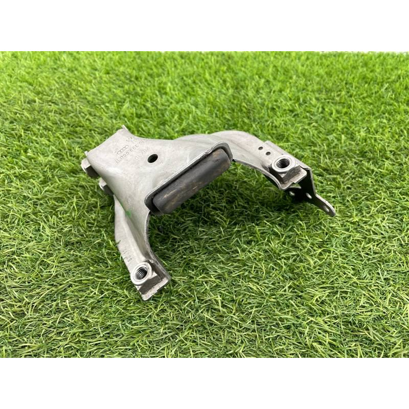 Кронштейн подушки двигателя (кронштейны двигателя) AUDI A8 D4 2011 4,2 4H0399060B