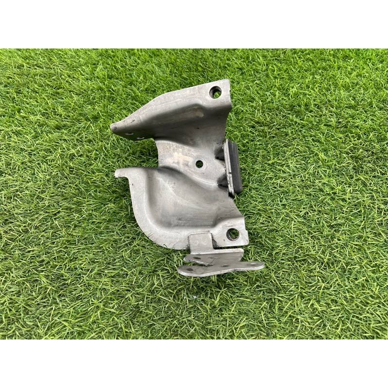 Кронштейн подушки двигателя (кронштейны двигателя) AUDI A8 D4 2011 4,2 4H0399060B