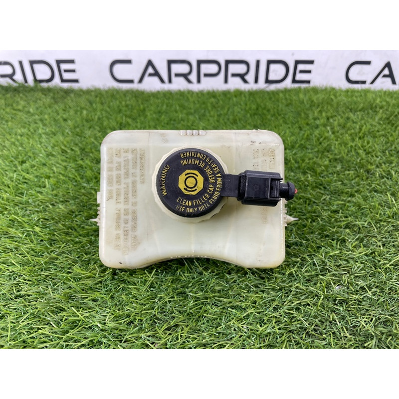 Бачок тормозной жидкости (тормозная система) AUDI A8 D4 2011 4,2 8K0611301A