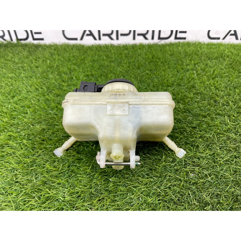 Бачок тормозной жидкости (тормозная система) AUDI A8 D4 2011 4,2 8K0611301A