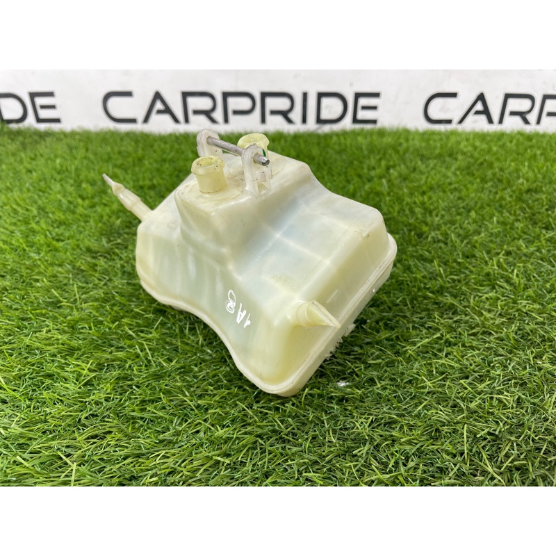 Бачок тормозной жидкости (тормозная система) AUDI A8 D4 2011 4,2 8K0611301A