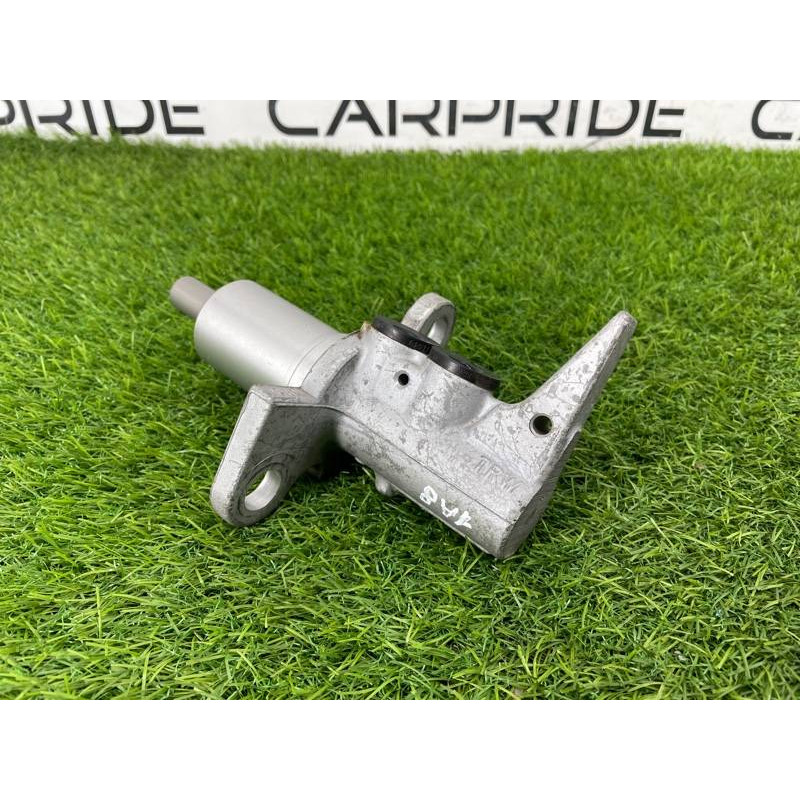 Главный тормозной цилиндр (тормозная система) AUDI A8 D4 2011 4,2 8K0611021B