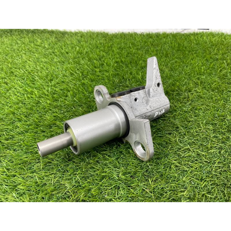 Главный тормозной цилиндр (тормозная система) AUDI A8 D4 2011 4,2 8K0611021B