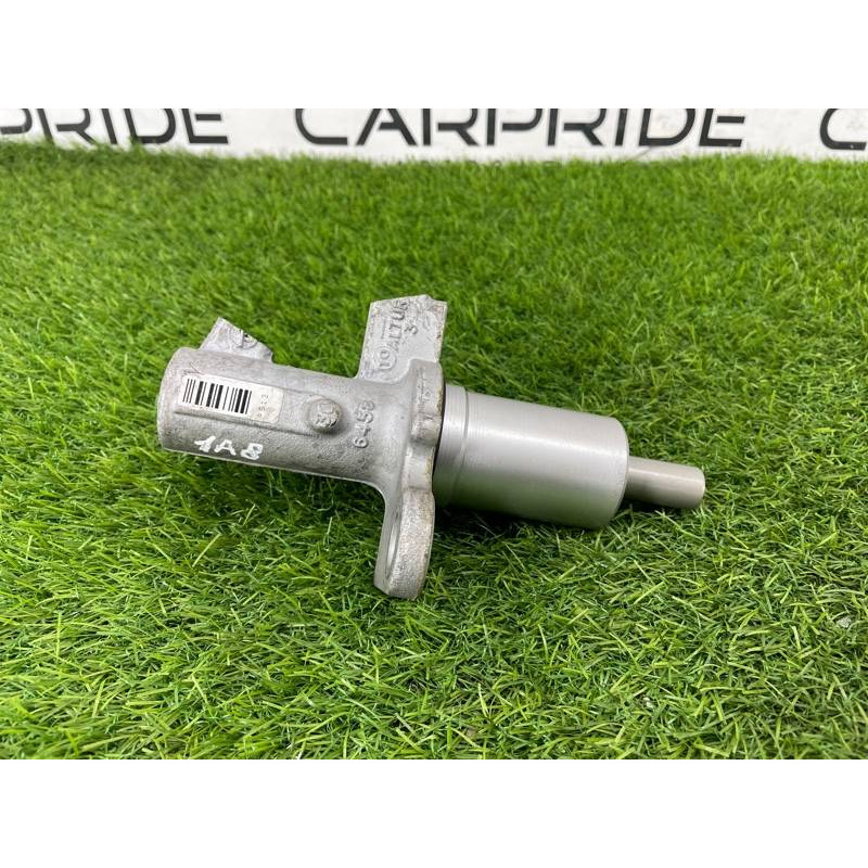 Главный тормозной цилиндр (тормозная система) AUDI A8 D4 2011 4,2 8K0611021B