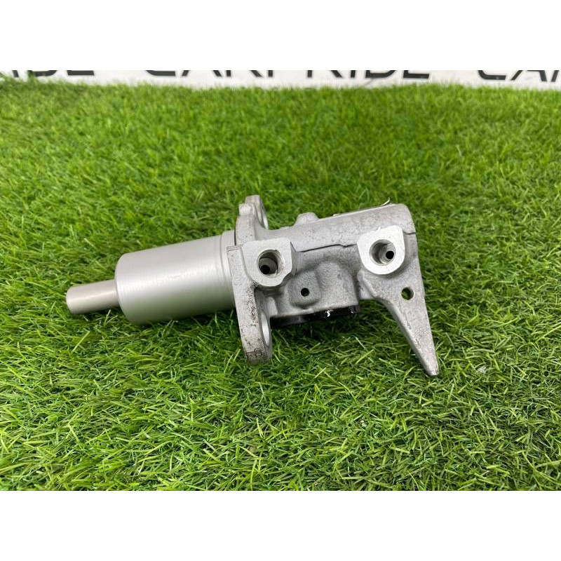 Главный тормозной цилиндр (тормозная система) AUDI A8 D4 2011 4,2 8K0611021B