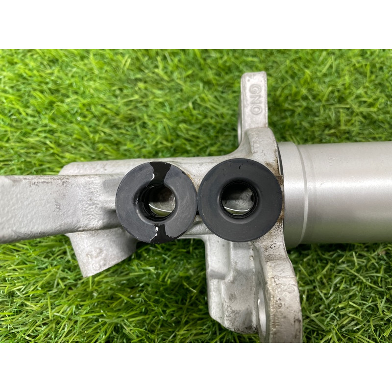 Главный тормозной цилиндр (тормозная система) AUDI A8 D4 2011 4,2 8K0611021B