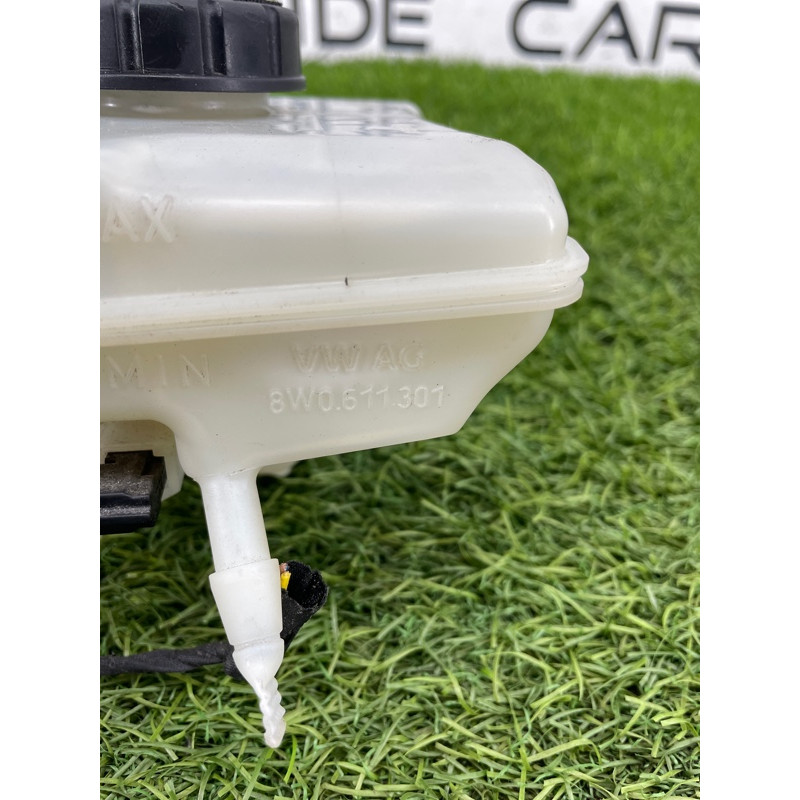 Бачок тормозной жидкости (тормозная система) AUDI A4 B9 2017 2.0L 8W0611301