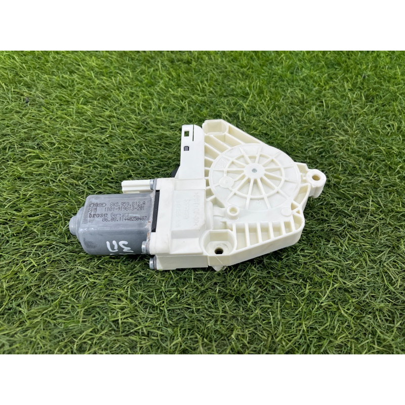 Мотор стеклоподъемника (электрика) Audi Q5 8R 2012 3.2 CALB 8K0959812A