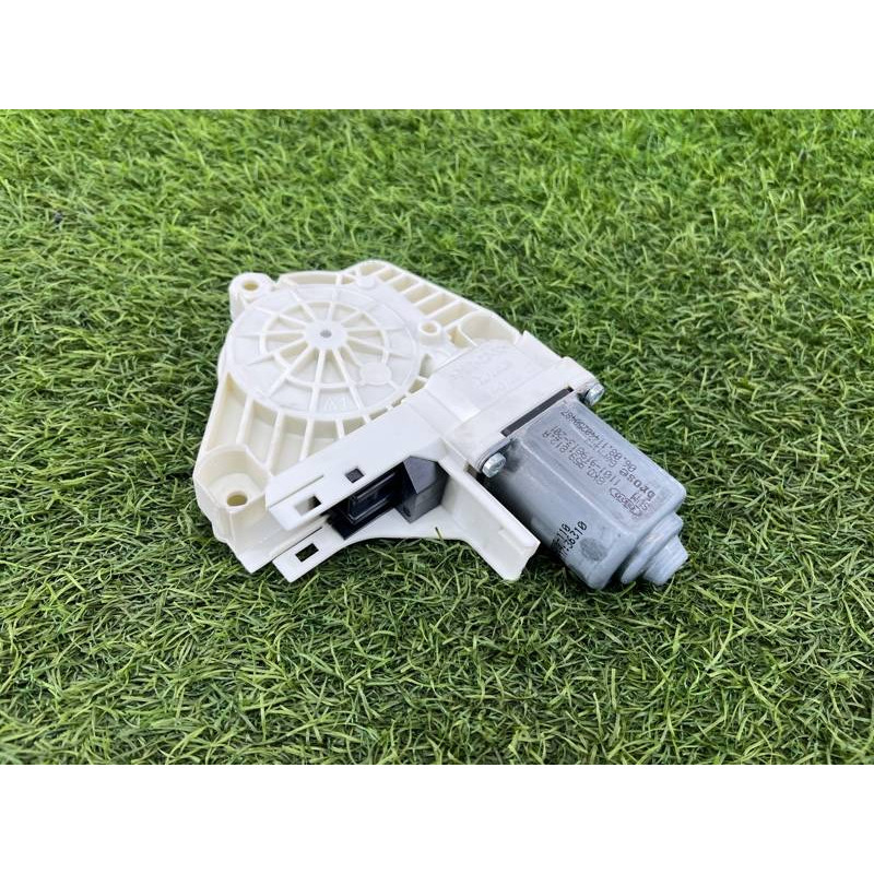 Мотор стеклоподъемника (электрика) Audi Q5 8R 2012 3.2 CALB 8K0959812A