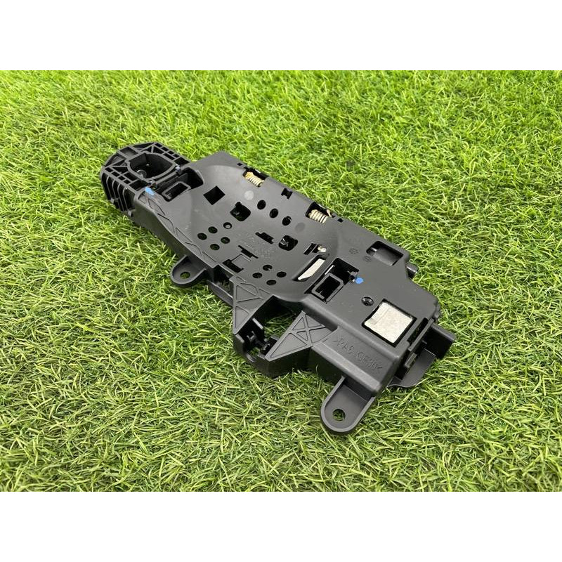 Кронштейн ручки дверей (кузов і елементи) Audi A5 F5 2019 2.0 TFSI 8W0837812A