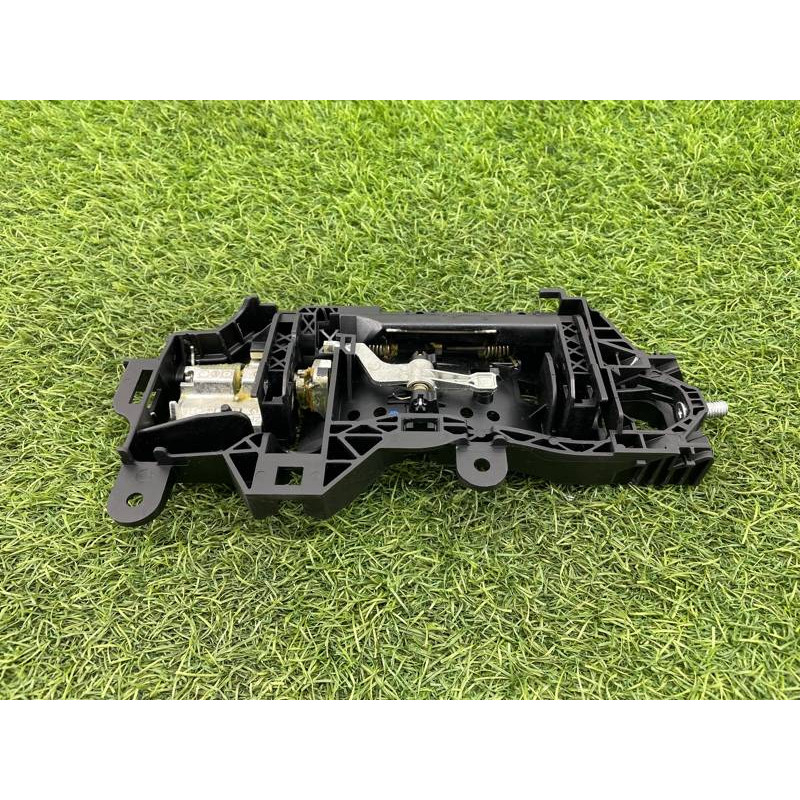 Кронштейн ручки дверей (кузов і елементи) Audi A5 F5 2019 2.0 TFSI 8W0837812A