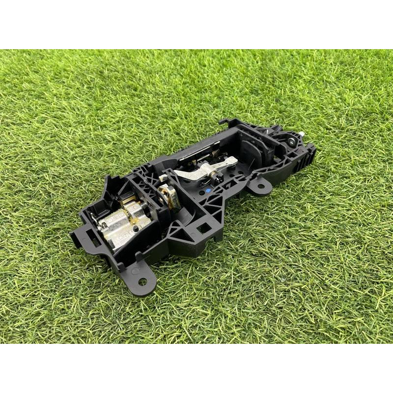 Кронштейн ручки дверей (кузов і елементи) Audi A5 F5 2019 2.0 TFSI 8W0837812A