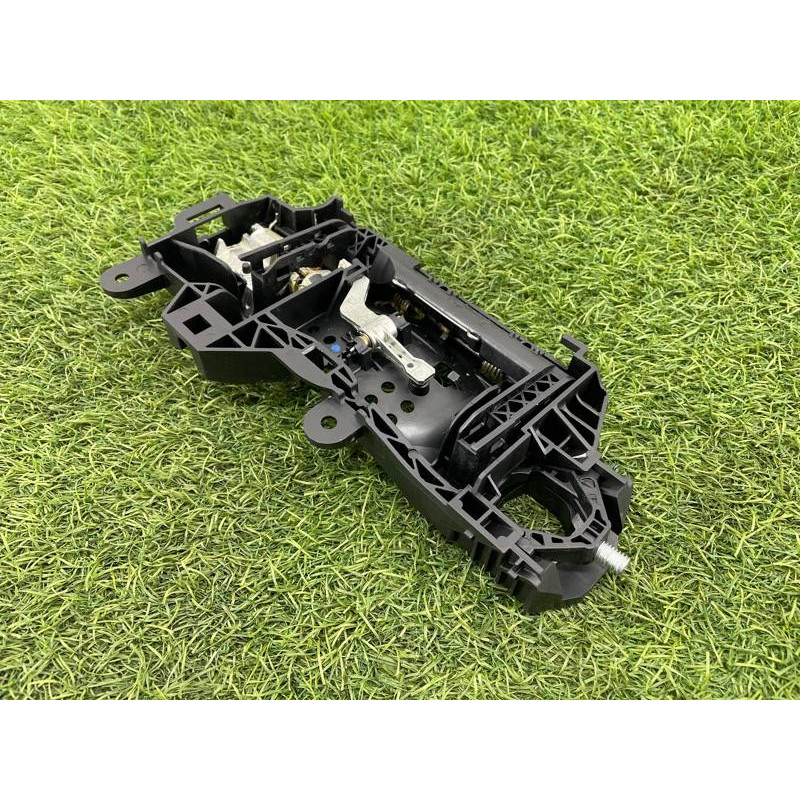 Кронштейн ручки дверей (кузов і елементи) Audi A5 F5 2019 2.0 TFSI 8W0837812A