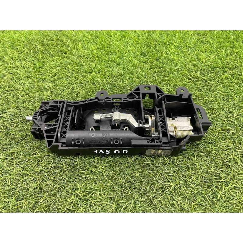 Кронштейн ручки дверей (кузов і елементи) Audi A5 F5 2019 2.0 TFSI 8W0837812A