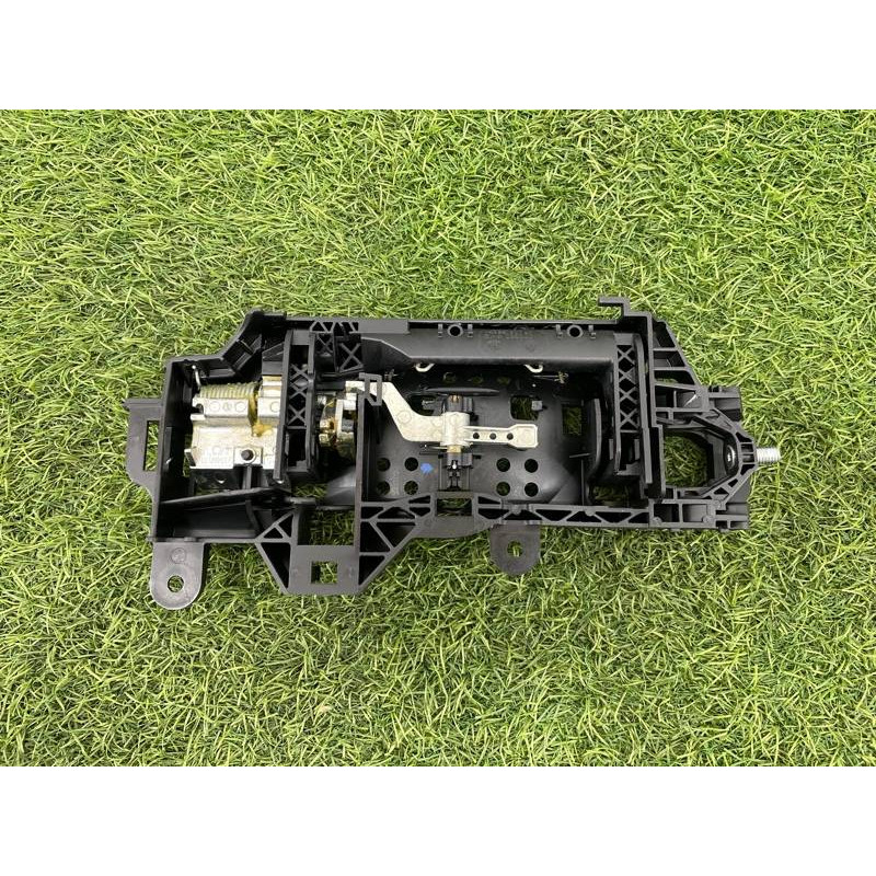 Кронштейн ручки дверей (кузов і елементи) Audi A5 F5 2019 2.0 TFSI 8W0837812A