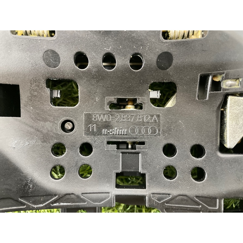 Кронштейн ручки дверей (кузов і елементи) Audi A5 F5 2019 2.0 TFSI 8W0837812A