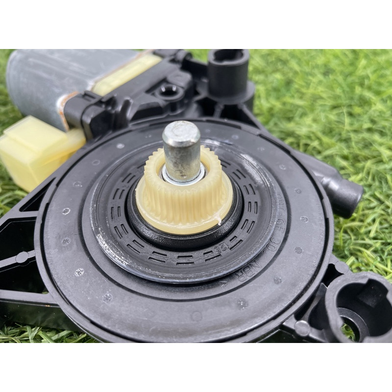 Мотор склопідйомника (електрика) Audi A5 F5 2019 2.0 TFSI 8W0959802