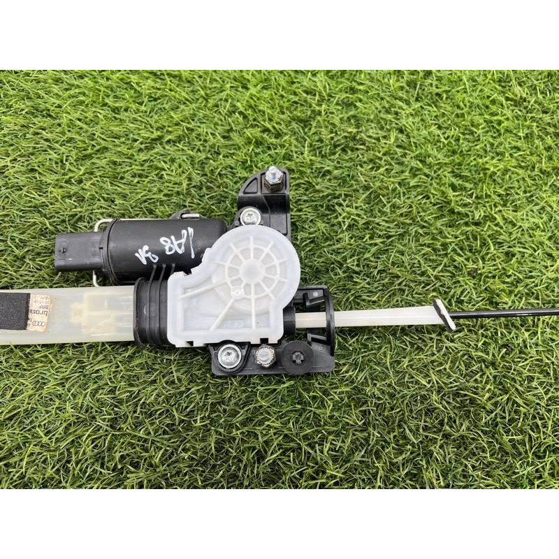 Привод солнцезащитной шторки (электрика) AUDI A8 D4 2011 4,2 4H0861963