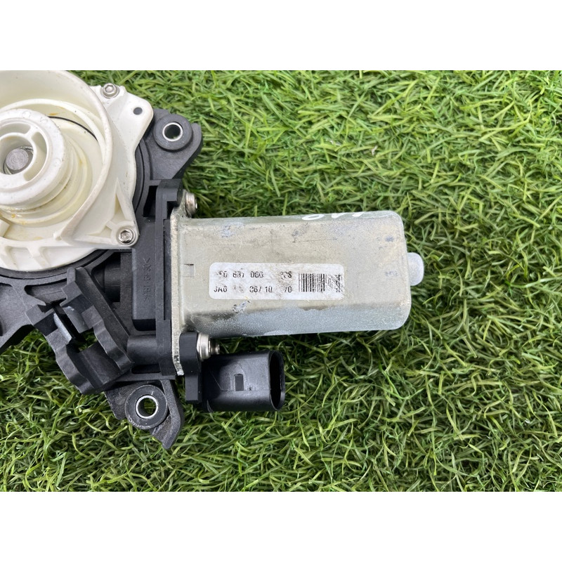Мотор замка двери (электрика) AUDI A8 D4 2011 4,2 4F0837060