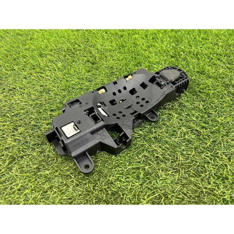 Кронштейн ручки двери (кузов и элементы) AUDI A4 B9 2017 2.0L 8W0837811A