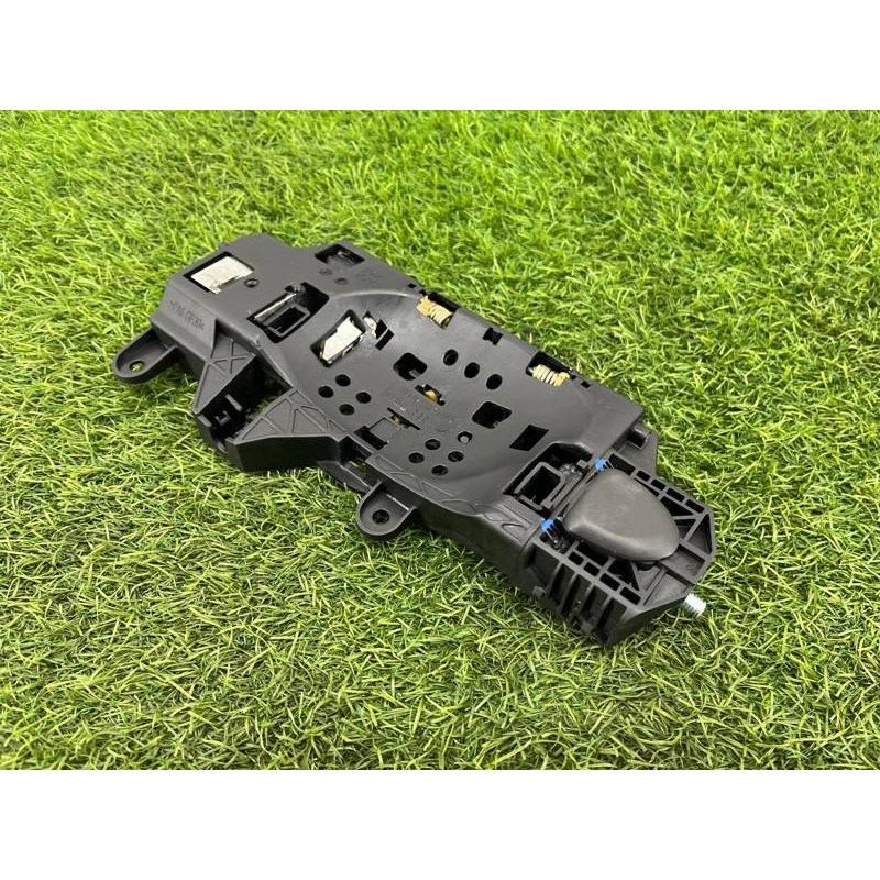 Кронштейн ручки двери (кузов и элементы) AUDI A4 B9 2017 2.0L 8W0837811A