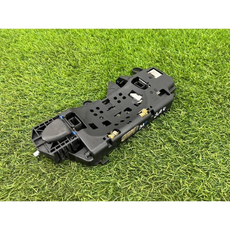 Кронштейн ручки двери (кузов и элементы) AUDI A4 B9 2017 2.0L 8W0837811A