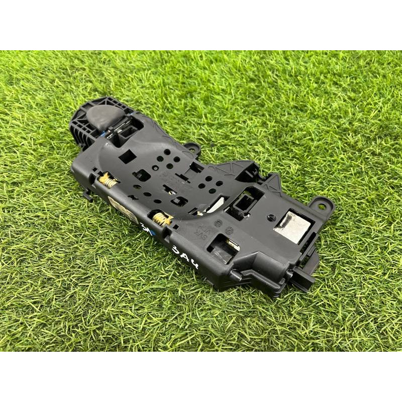 Кронштейн ручки двери (кузов и элементы) AUDI A4 B9 2017 2.0L 8W0837811A