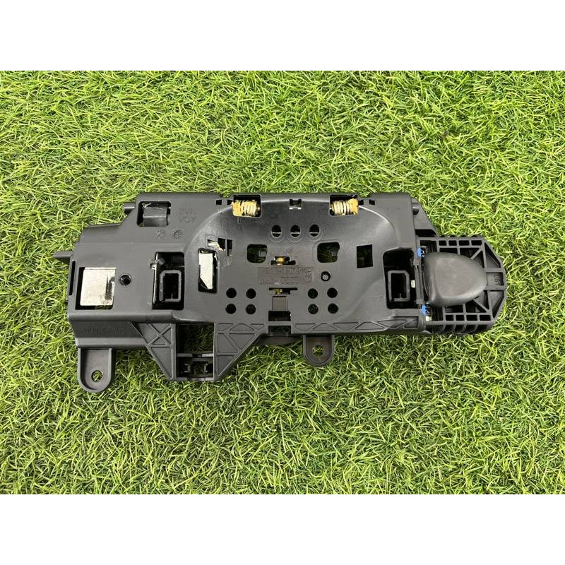 Кронштейн ручки двери (кузов и элементы) AUDI A4 B9 2017 2.0L 8W0837811A