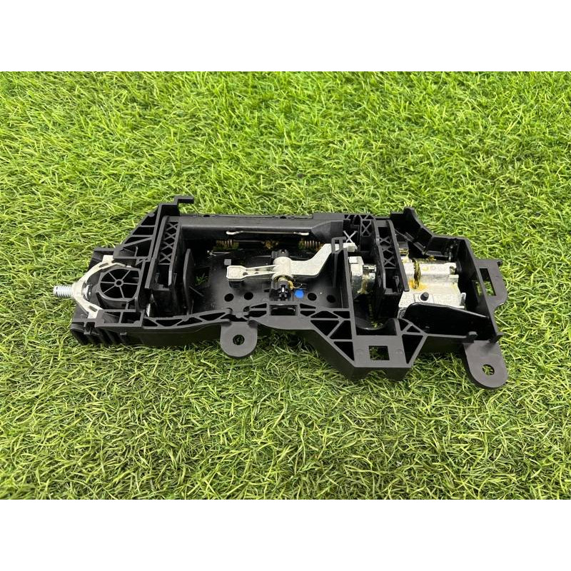 Кронштейн ручки двери (кузов и элементы) AUDI A4 B9 2017 2.0L 8W0837811A