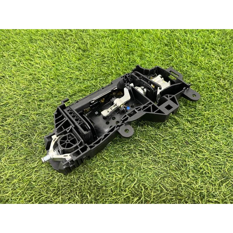 Кронштейн ручки двери (кузов и элементы) AUDI A4 B9 2017 2.0L 8W0837811A