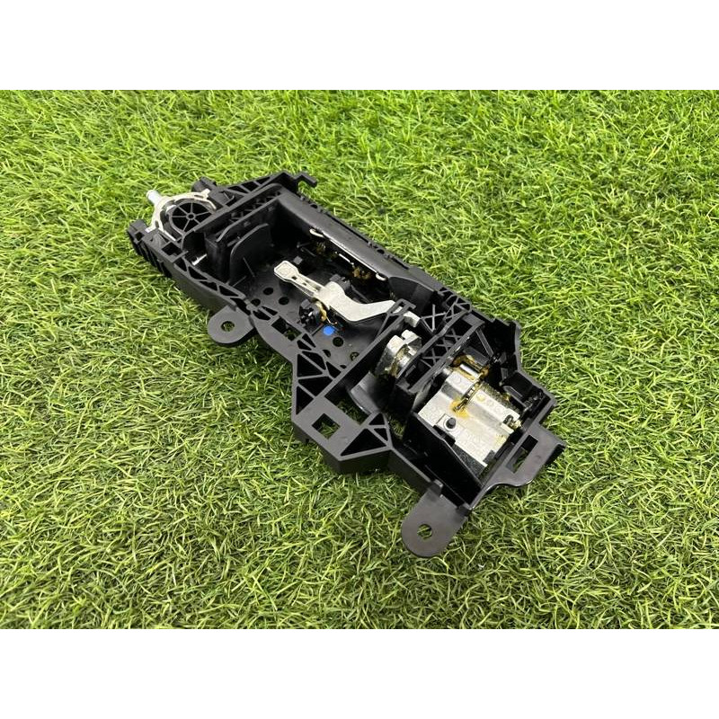 Кронштейн ручки двери (кузов и элементы) AUDI A4 B9 2017 2.0L 8W0837811A