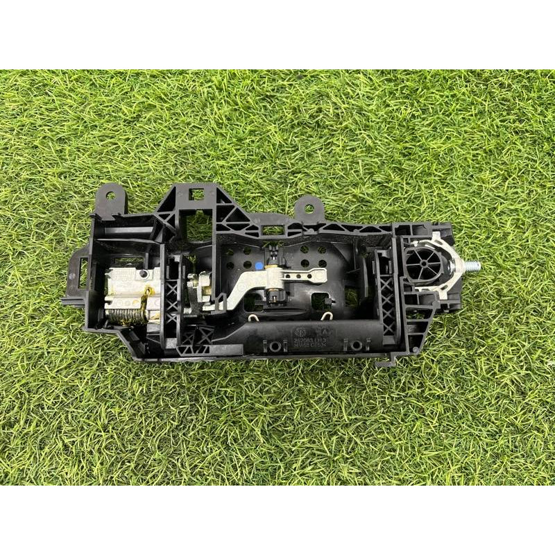 Кронштейн ручки двери (кузов и элементы) AUDI A4 B9 2017 2.0L 8W0837811A