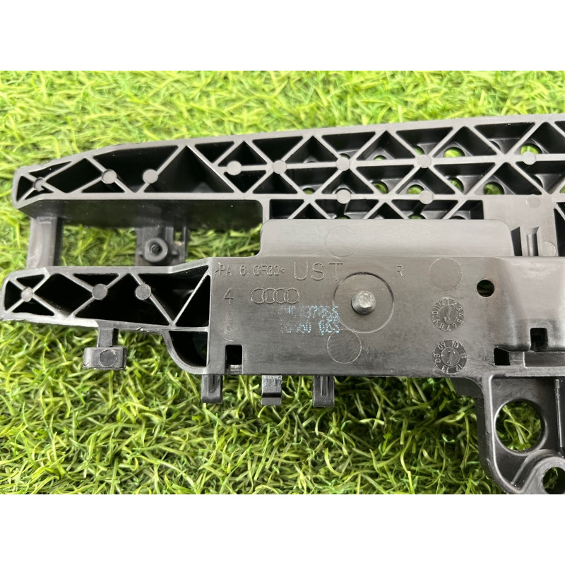 Кронштейн ручки двери (кузов и элементы) AUDI A8 D4 2011 4,2 4H0837886