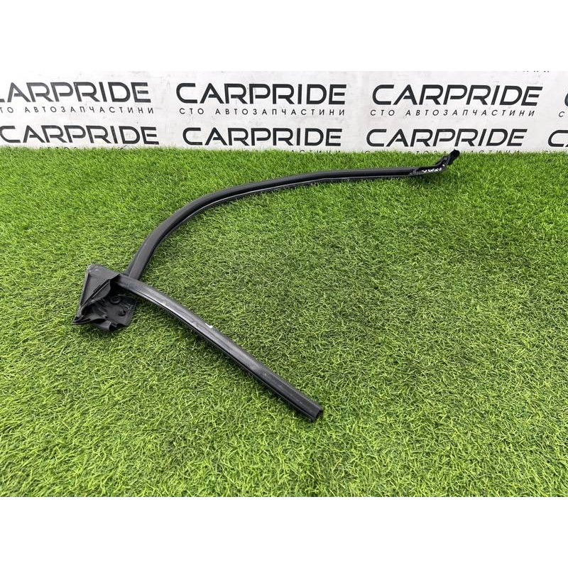 Уплотнитель стекла двери (кузов и элементы) Audi A5 F5 2019 2.0 TFSI 8W8837479A