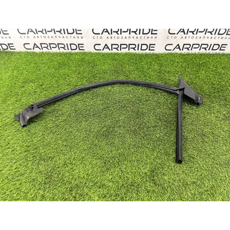 Уплотнитель стекла двери (кузов и элементы) Audi A5 F5 2019 2.0 TFSI 8W8837479A