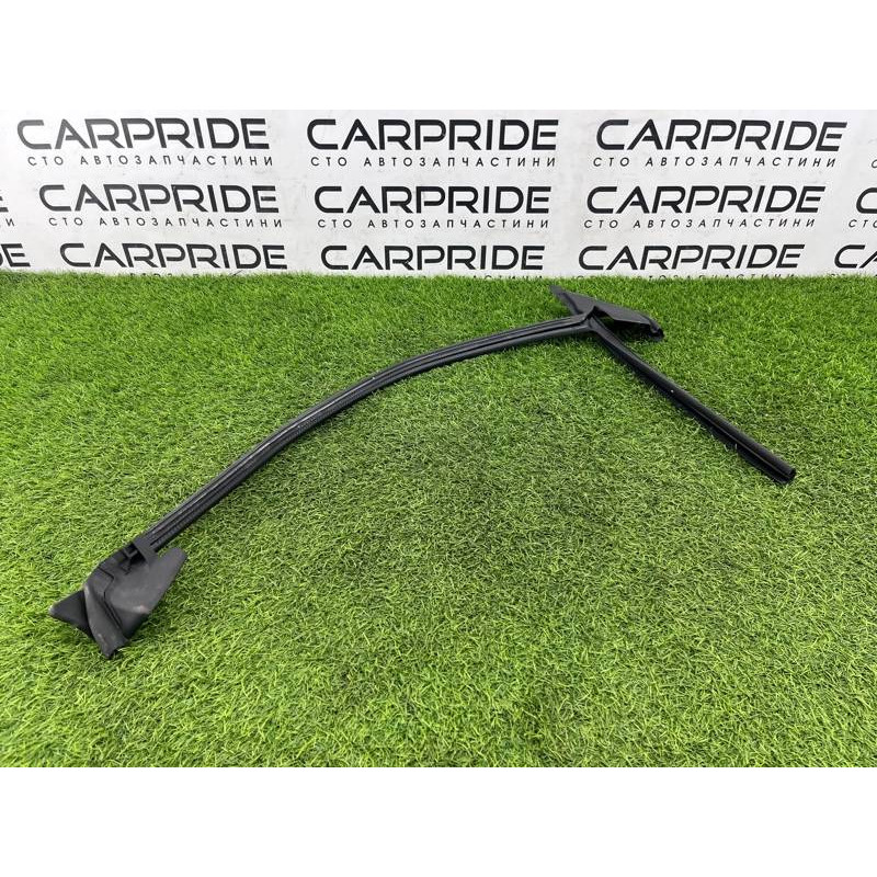 Уплотнитель стекла двери (кузов и элементы) Audi A5 F5 2019 2.0 TFSI 8W8837479A