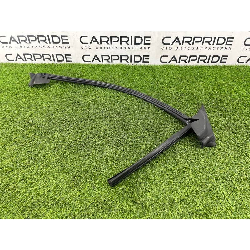 Уплотнитель стекла двери (кузов и элементы) Audi A5 F5 2019 2.0 TFSI 8W8837479A