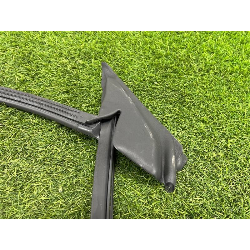 Уплотнитель стекла двери (кузов и элементы) Audi A5 F5 2019 2.0 TFSI 8W8837479A